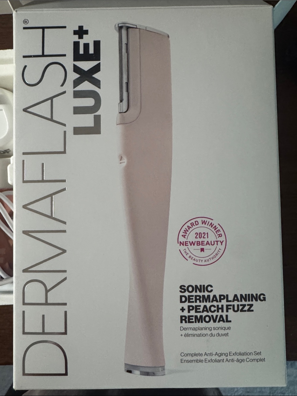 LUXE+ Sonic Dermaplaning Device in Light Pink